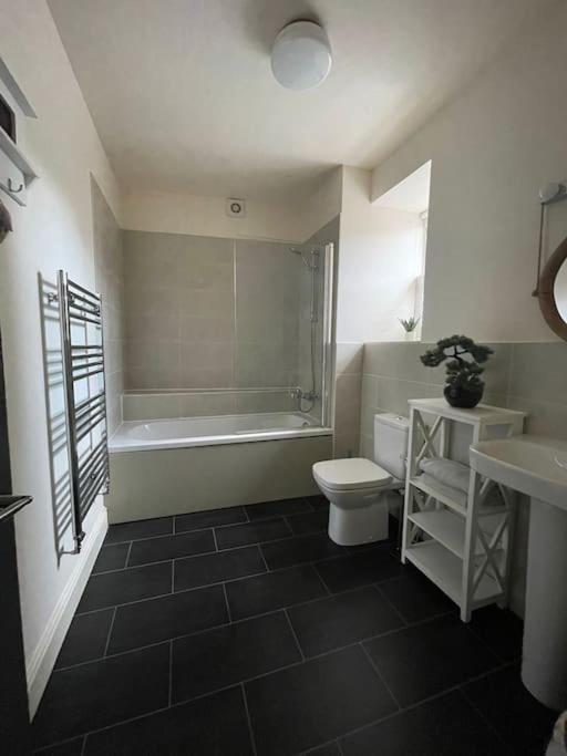 Luxurious 2 Bedroom Apartment In Central Berwick Esterno foto